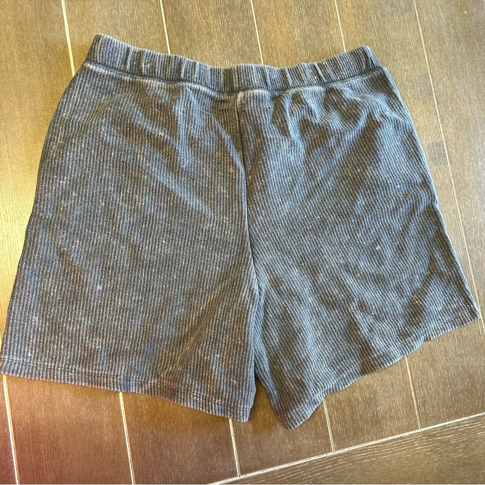 PINK Victoria's Secret Ribbed Gray Athletic Shorts - Picture 4 of 4